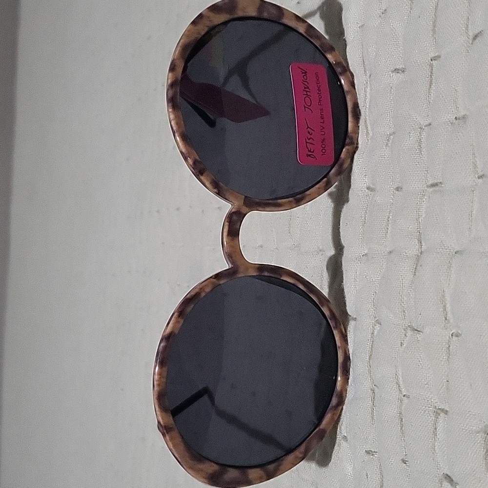 Nwt Betsey Johnson Round Tortoiseshell Sunglasses